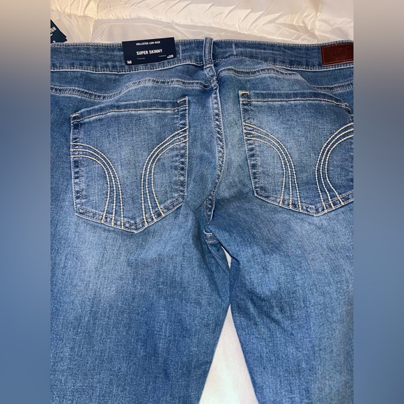 Hollister Low Rise Super Skinny Jeans - Picture 3 of 4